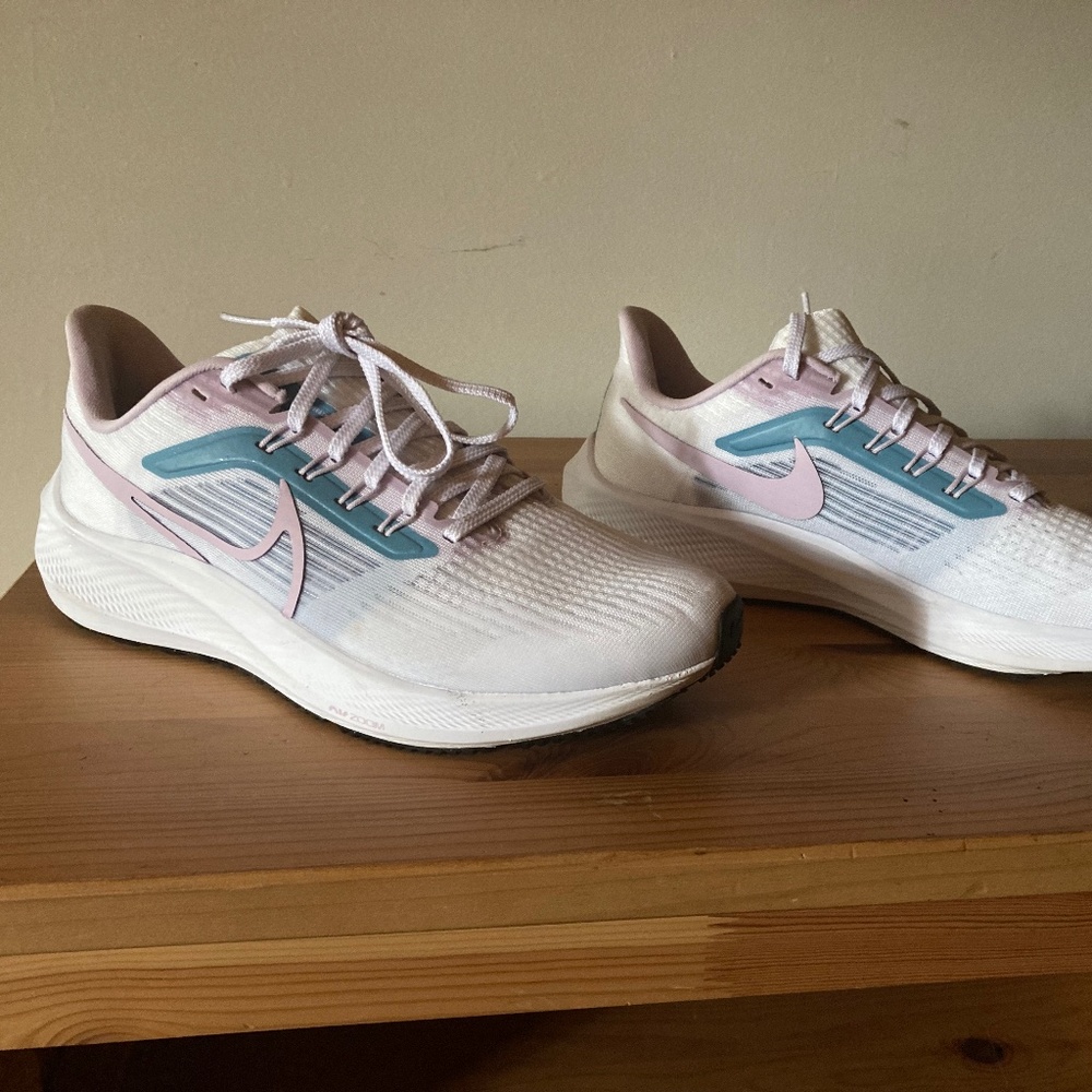 Nike Air Zoom Pegasus 39 Running Shoes Women's Low-Top White/Purple - Size 9
